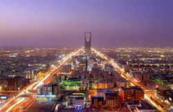 Looking at the Kingdom Tower from Al Faisaliyah.