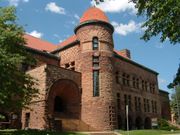 The Richardsonian Romanesque Pillsbury Hall  is the second oldest building on the University of Minnesota Minneapolis campus .