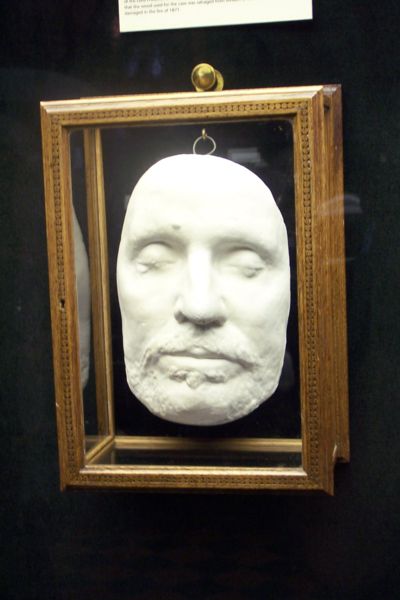 Image:WarwickCastle CromwellDeathmask.JPG