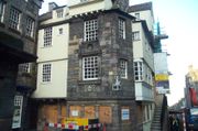 Lufe God abufe al and yi nychtbour as yi self (Love God above all and your neighbour as yourself) an example of Early Scots on John Knox House, Edinburgh