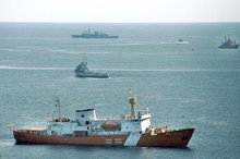 Canadian Coast Guard Ship Henry Hudson searches for Swissair Flight 111 debris