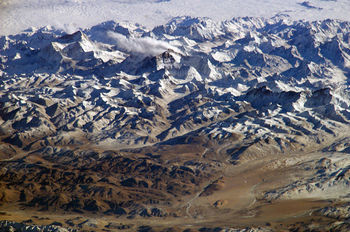 Perspective view of the Himalayas and Mount Everest as seen from space looking south-south-east from over the Tibetan Plateau.  (annotated version)